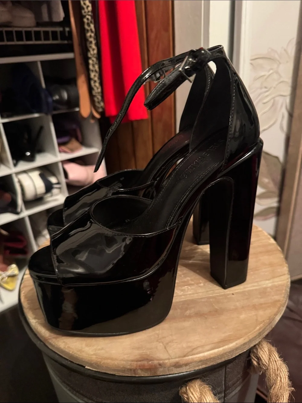 Steve Madden Black Patent Platform Peep-Toe Block Heel Sandals